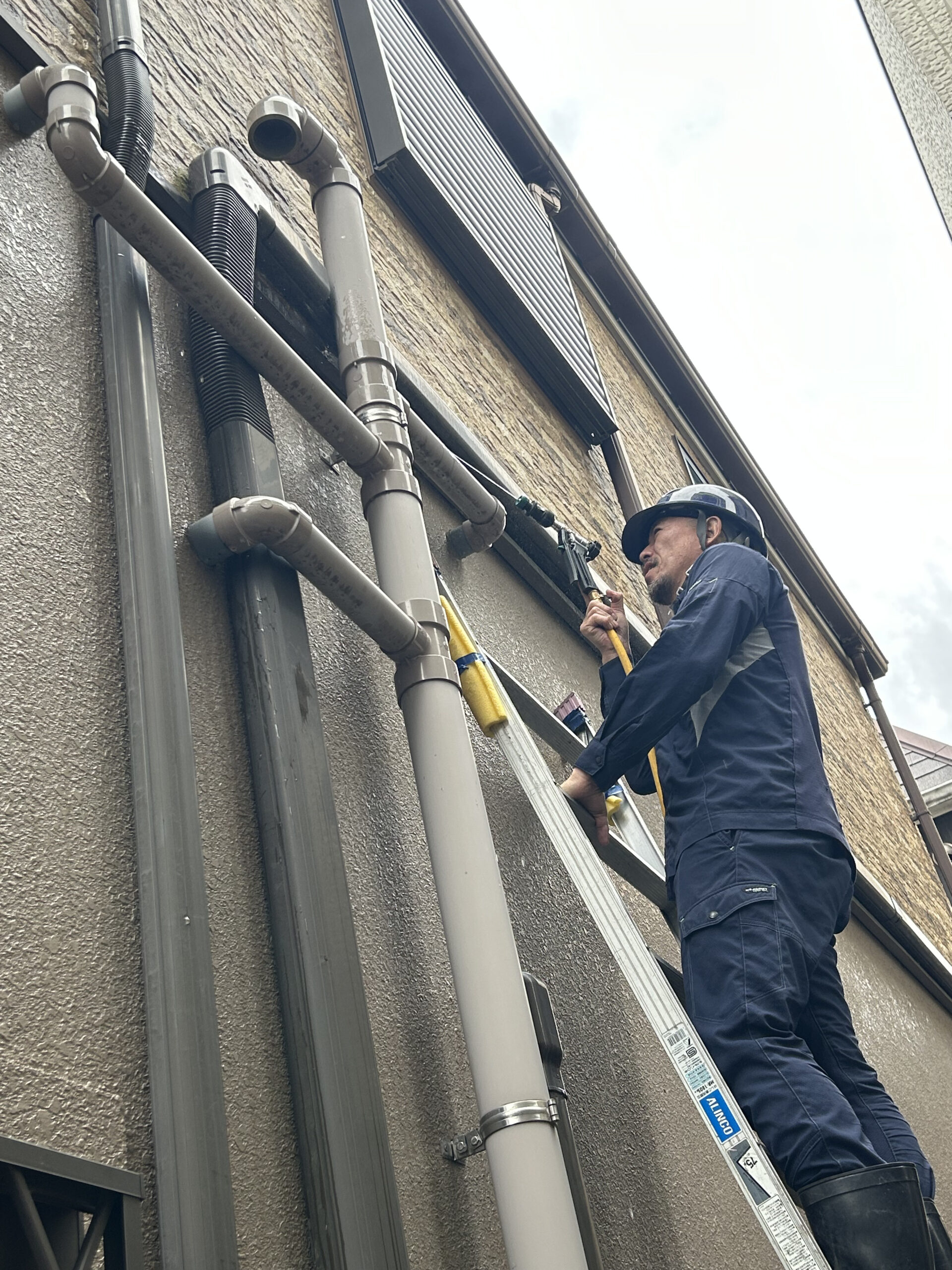 雨漏り検査 専門会社の現場風景